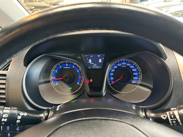 Hyundai ix20*TÜVSERVICE:NEU*SitzLenkradHZ*NAV*TEMPO*PD