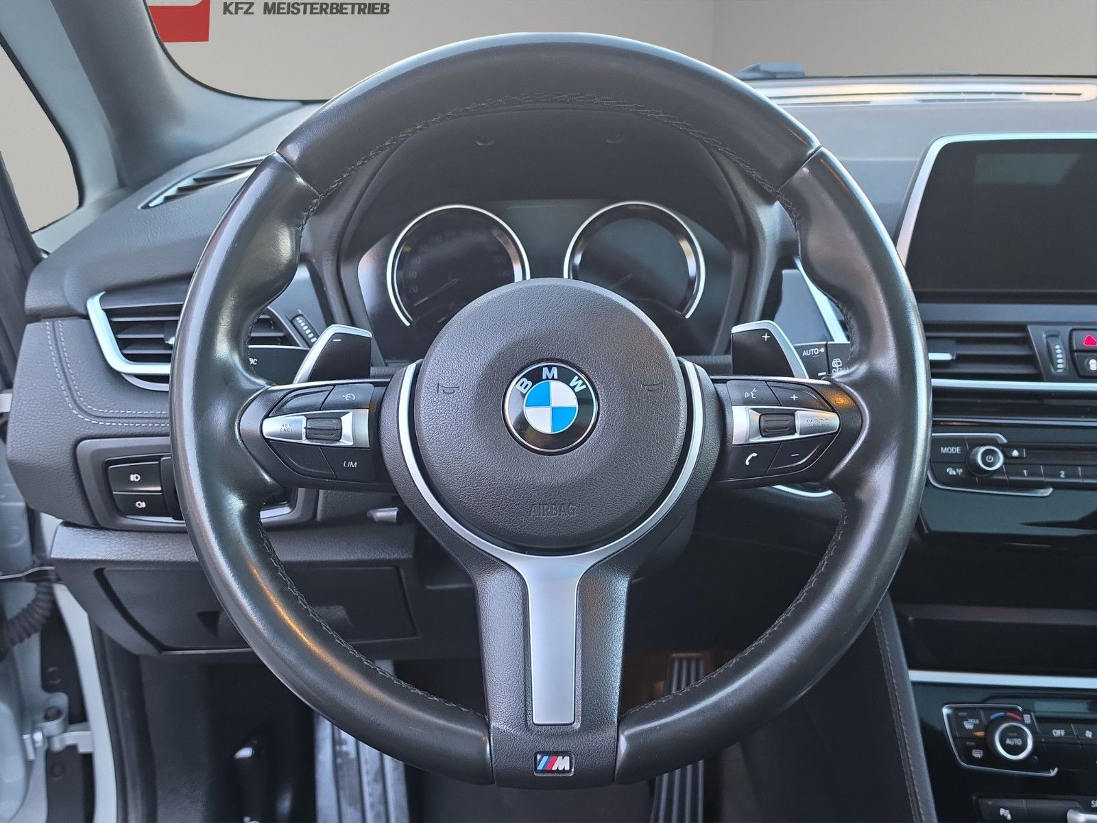 Fahrzeugabbildung BMW 2 Active Tourer 218 d Sport Line Sport-Automatik