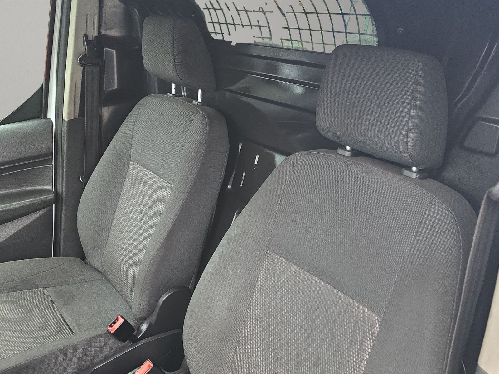 Fahrzeugabbildung Ford Transit Connect Kasten 8 FACH BEREIFT