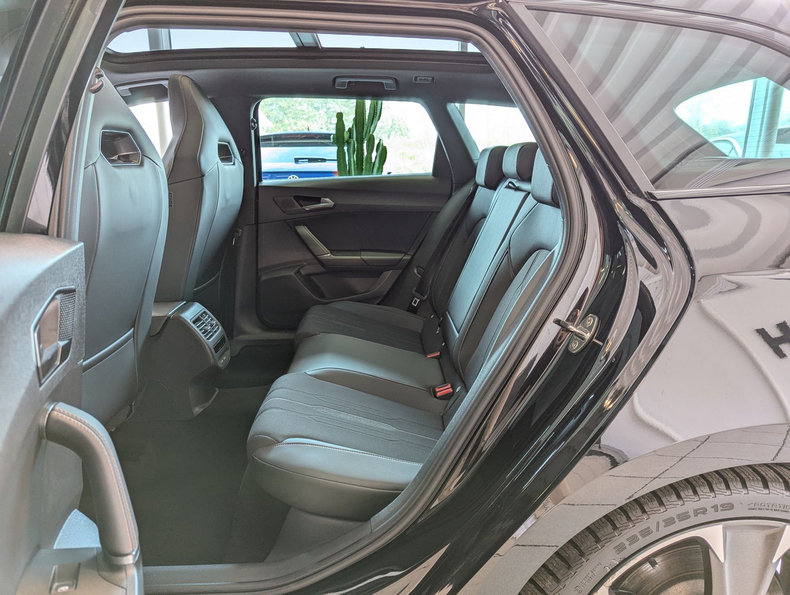 Fahrzeugabbildung CUPRA Leon 2.0 TSI VZ 4Drive Vision+ Matrix Pano ACC