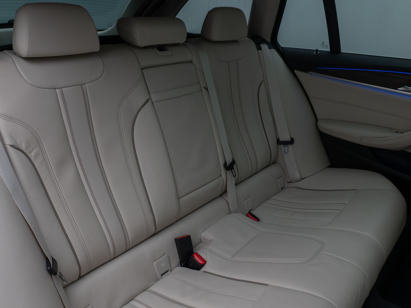 Fahrzeugabbildung BMW 530d Luxury Line Panorama Kamera HUD DAB Sport