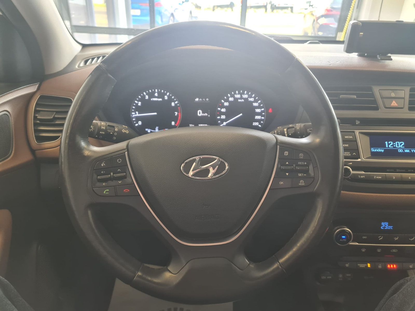 Fahrzeugabbildung Hyundai i20 Style / KLIMA / PANORAMADACH/GARANTIE