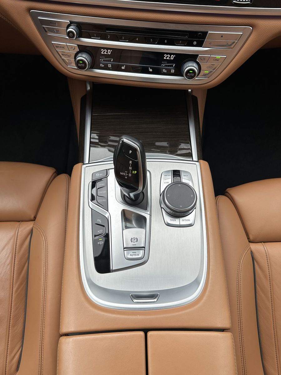 Fahrzeugabbildung BMW 730d NAV+LED+360°+HEADUP+ACC+H&K+GLASDACH+VCOCKP