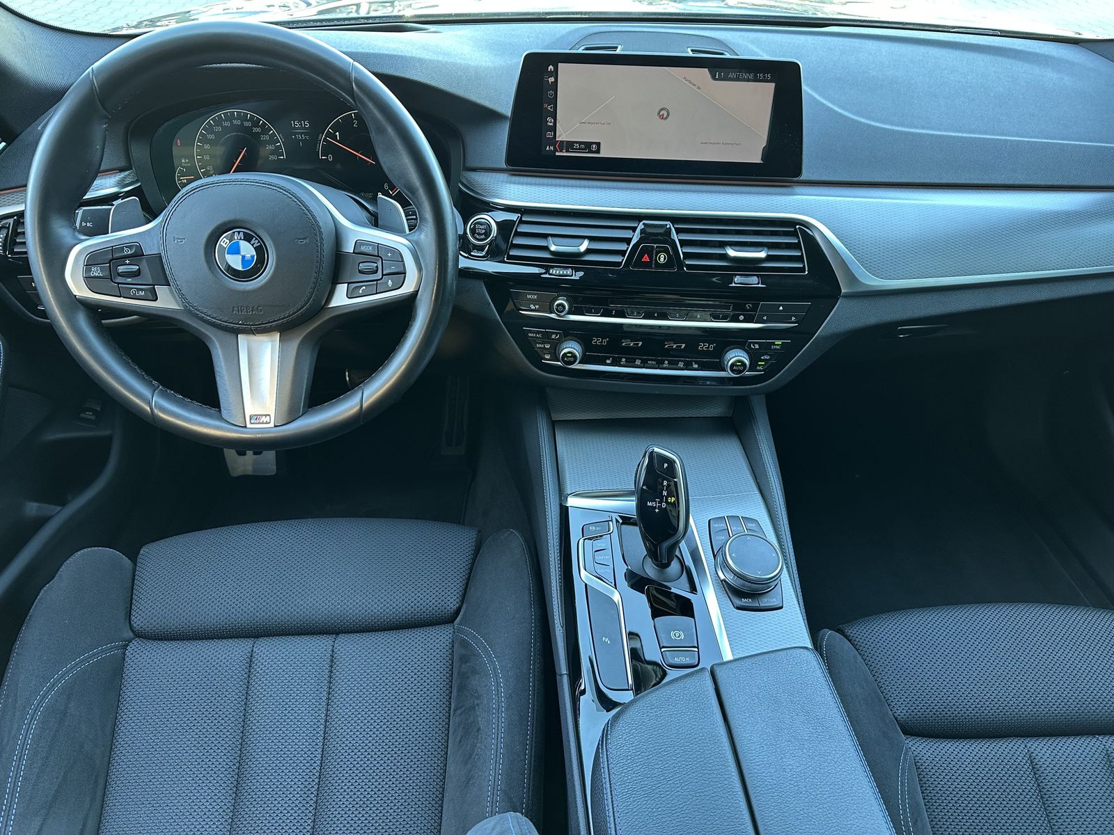 Fahrzeugabbildung BMW 530d Touring M-Sport NAV+LED+SHZ+HUD+AHK+LC+2HD