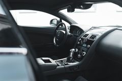 Fahrzeugabbildung Aston Martin V12 Vantage Carbon Black Edition *MwSt / Manual*