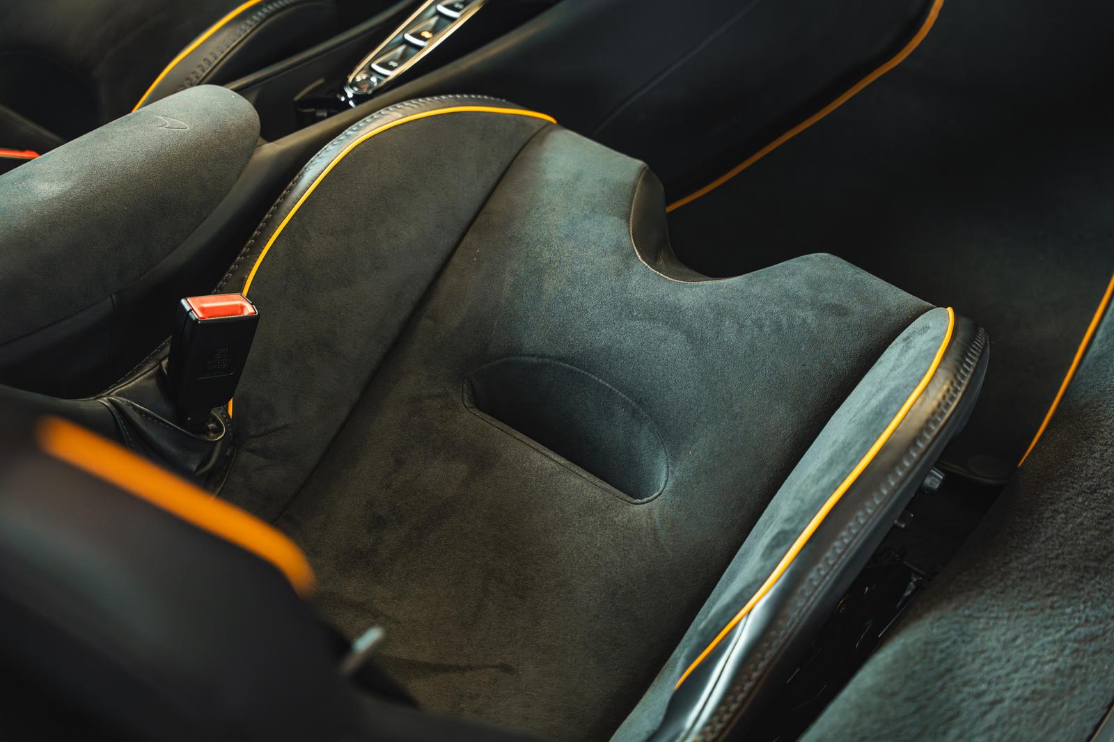McLaren Artura SPIDER + ALCANTARA + BOWERS & WILKINS