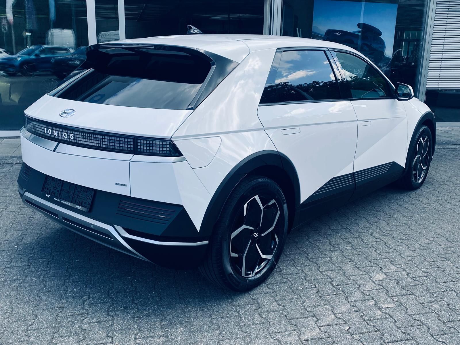 Fahrzeugabbildung Hyundai Ioniq 5 Techniq 4WD WERG.+NAVI+LED+SHZ+KAM+ACC+