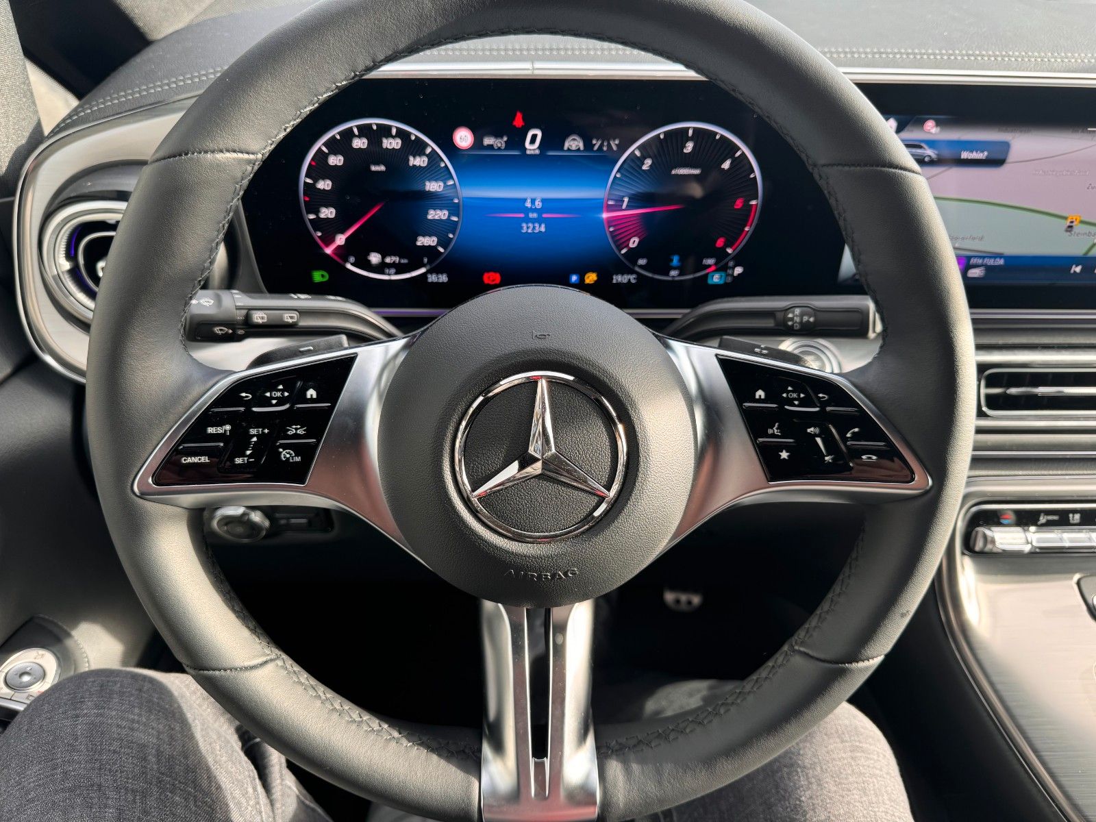 Fahrzeugabbildung Mercedes-Benz V 300 d EXCLUSIVE AIRMATIC AHK2,5 Standheiz