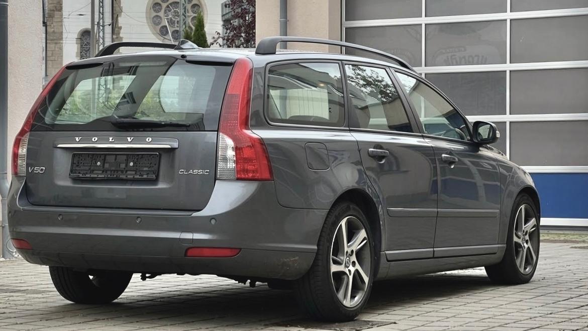 VOLVO V50 - D2 - BUSINESS EDITION - 114 CV - BVM