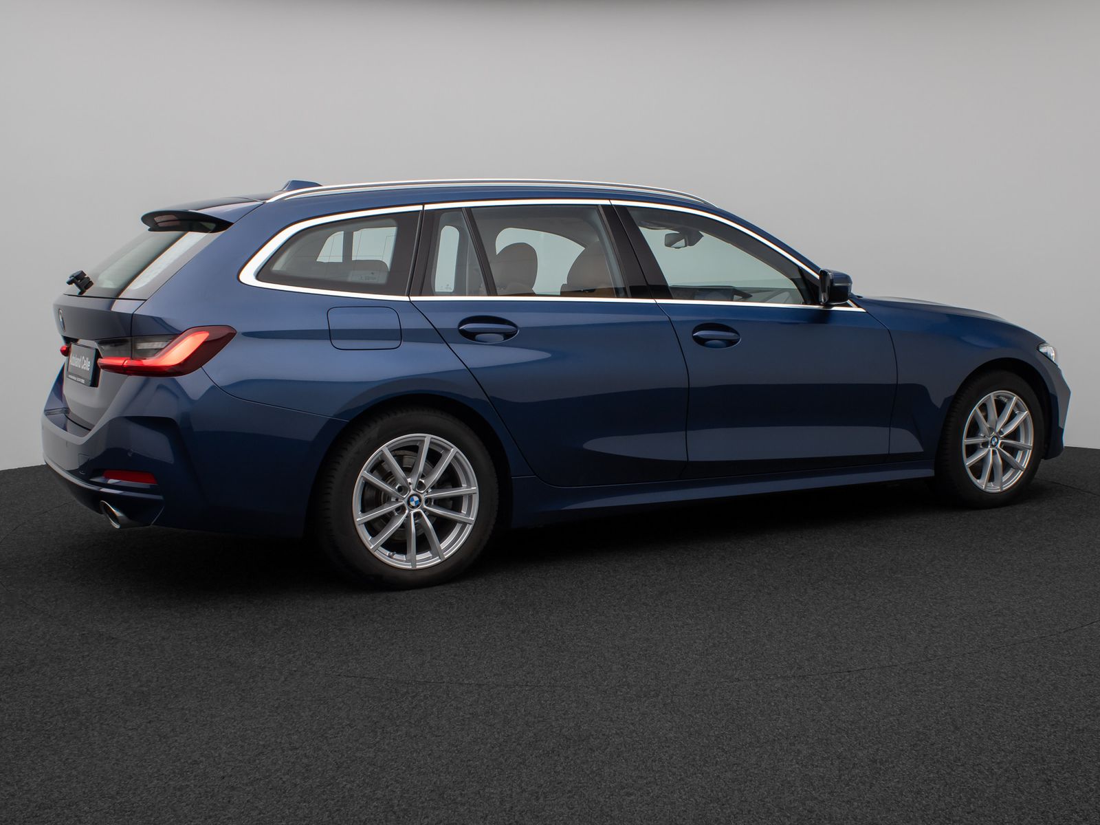 Fahrzeugabbildung BMW 320d xD  Panorama HUD DAB AHK Alarm PDC Sport