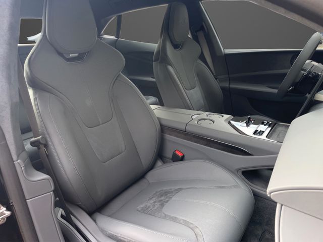 Fahrzeugabbildung Lotus Emeya Glasdach Autobahn Assistent