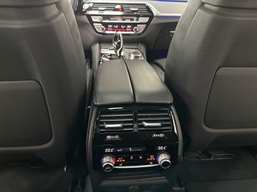 Fahrzeugabbildung BMW M550d xD ACC SoftCl 360°Panorama DispKey HUD DAB