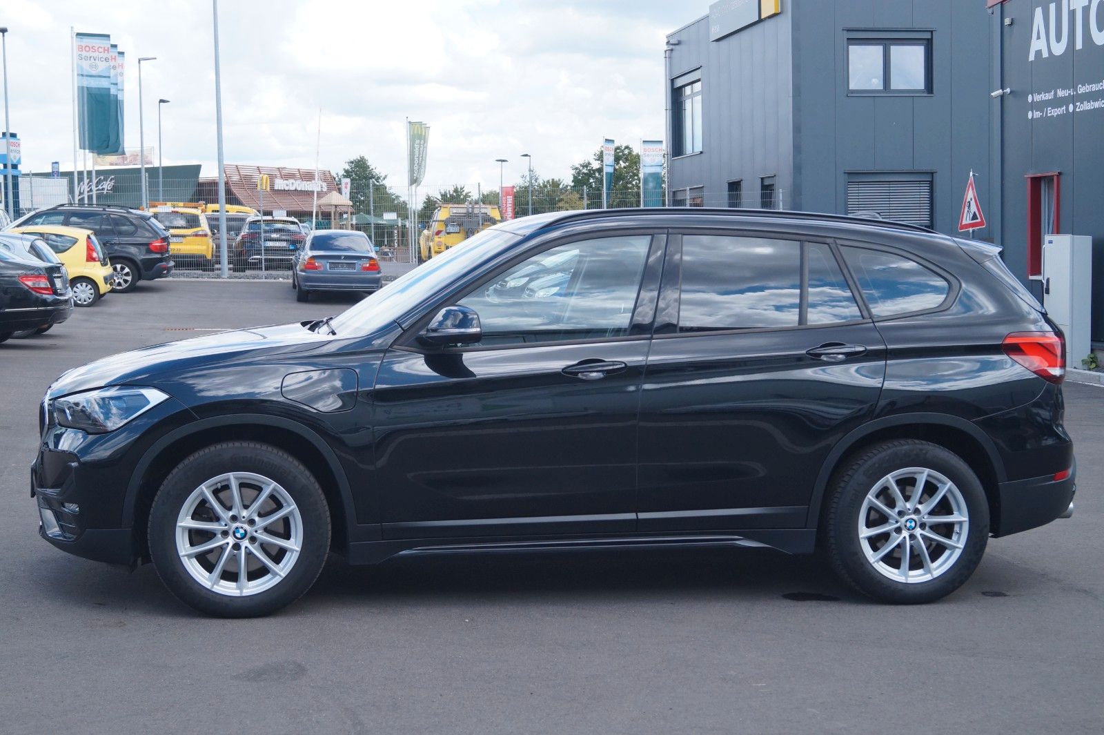 Fahrzeugabbildung BMW X1 xDrive 25 e Sport Line