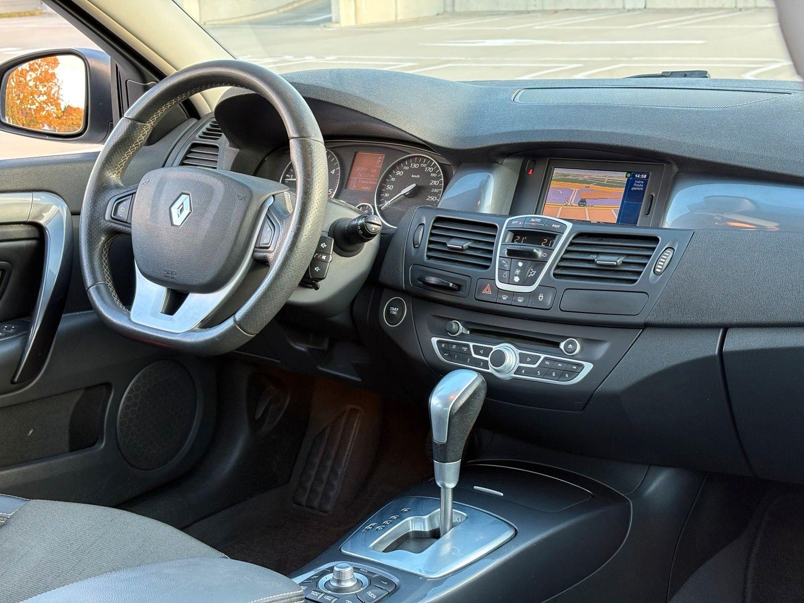Renault Laguna 2010 — photo 6