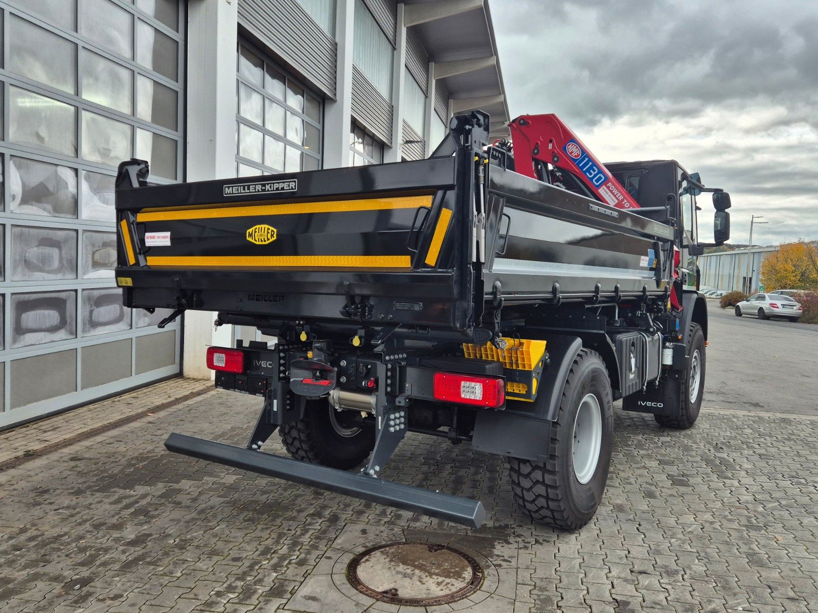 Fahrzeugabbildung Iveco Eurocargo ML150E32WS 4x4 Kran HMF 1130K Funk AHK
