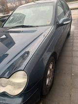 Mercedes-Benz Mercedes Benz C220 - Mercedes-Benz C 220 mit Benzin-Antrieb: Limousine, Automatik