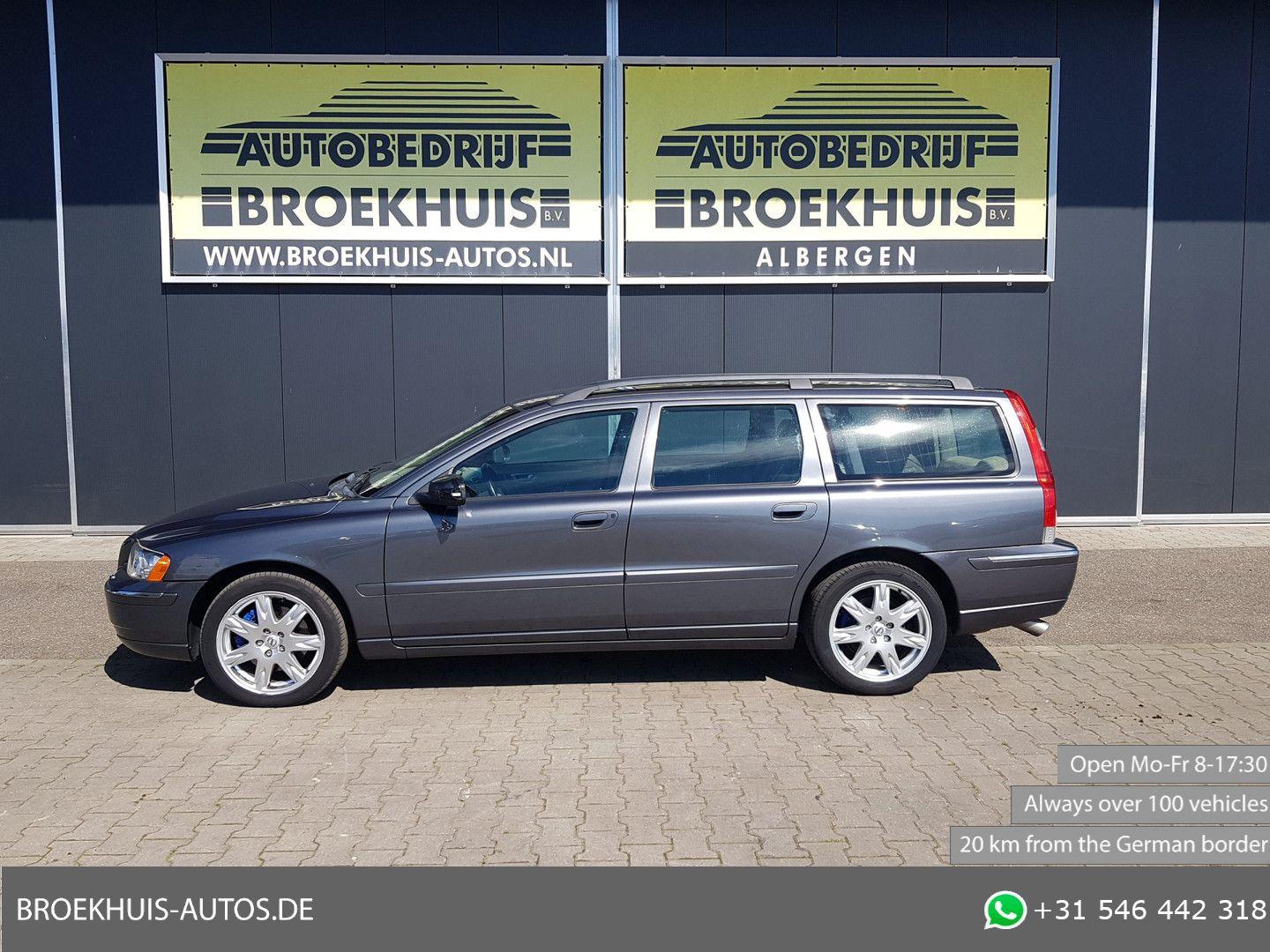 Volvo V70 2006 — rear view
