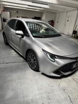 Toyota Corolla 1,8 Hybrid Team Deutschland Team Deu... - Toyota Corolla mit Benzin-Antrieb: Limousine, 1.8