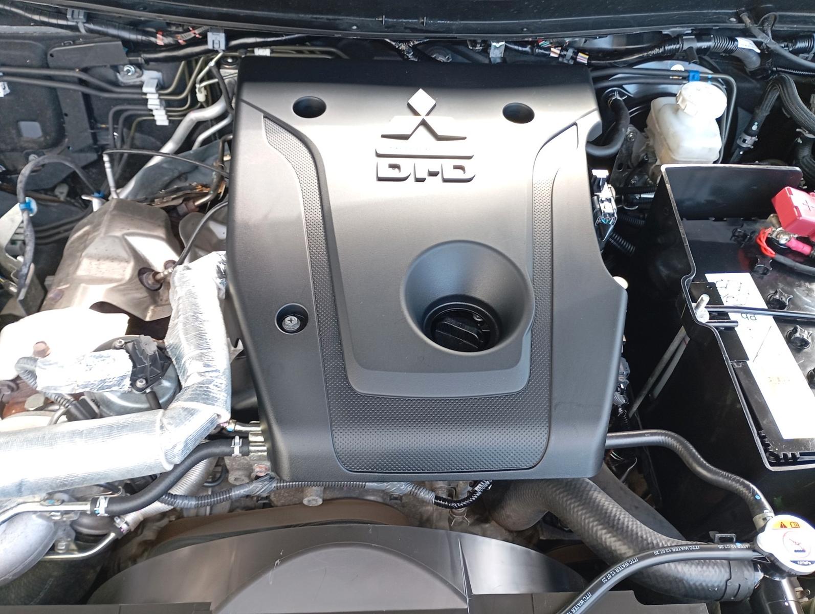 Mitsubishi L200 Top 2.3 Diesel Doppelkabine 4WD A/T