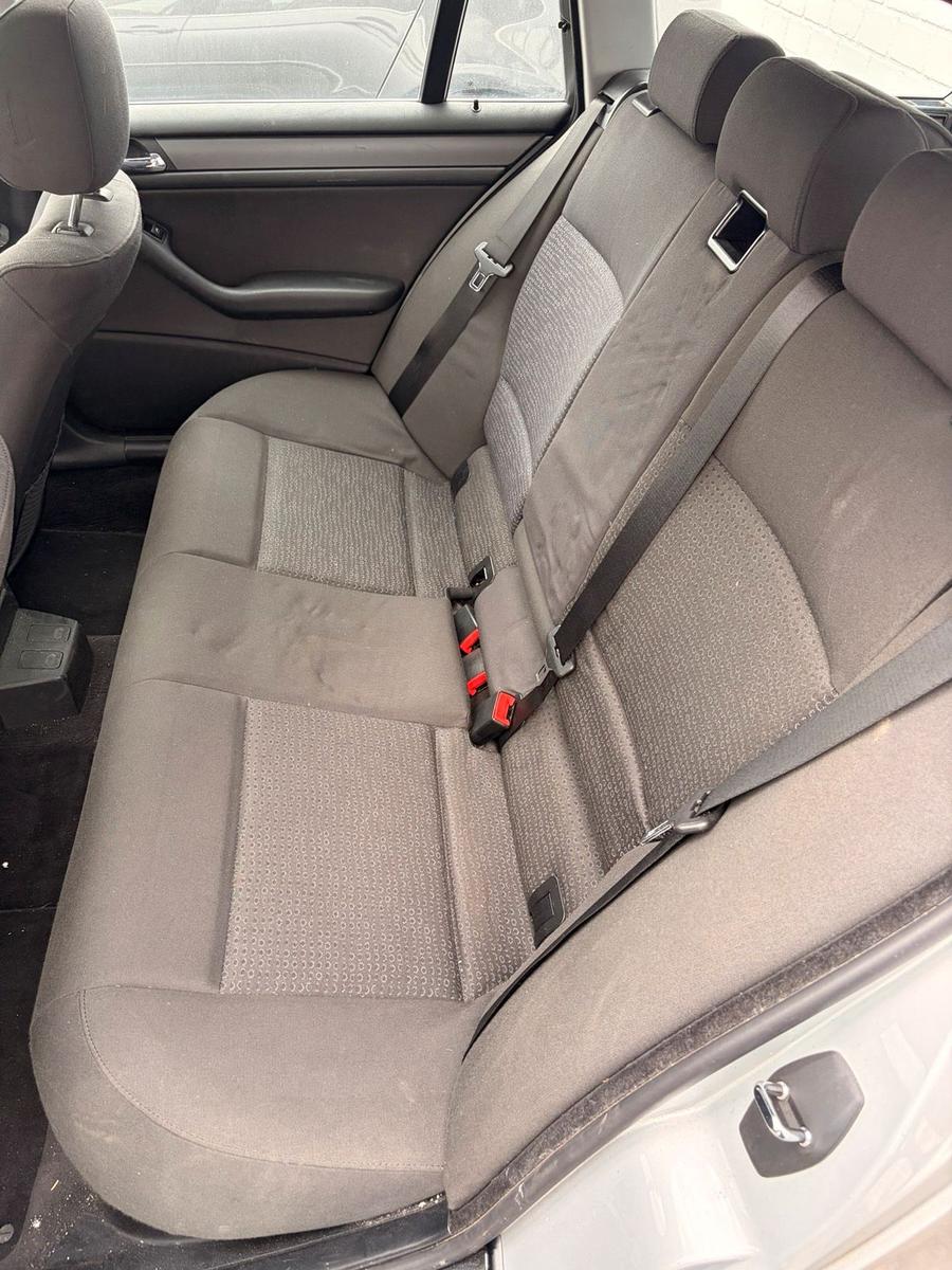 BMW 320 2004 — photo 13