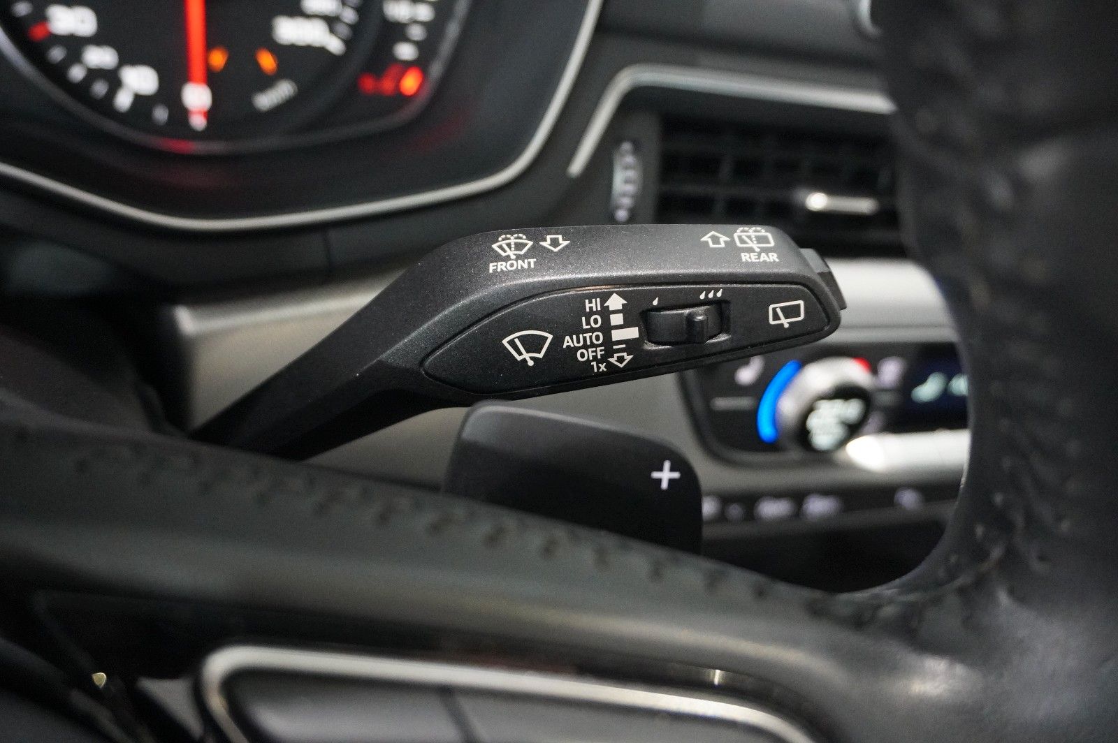 Fahrzeugabbildung Audi A4 Avant 35 TDI S-LINE SPORT NAVI/LED/KAMERA/DAB