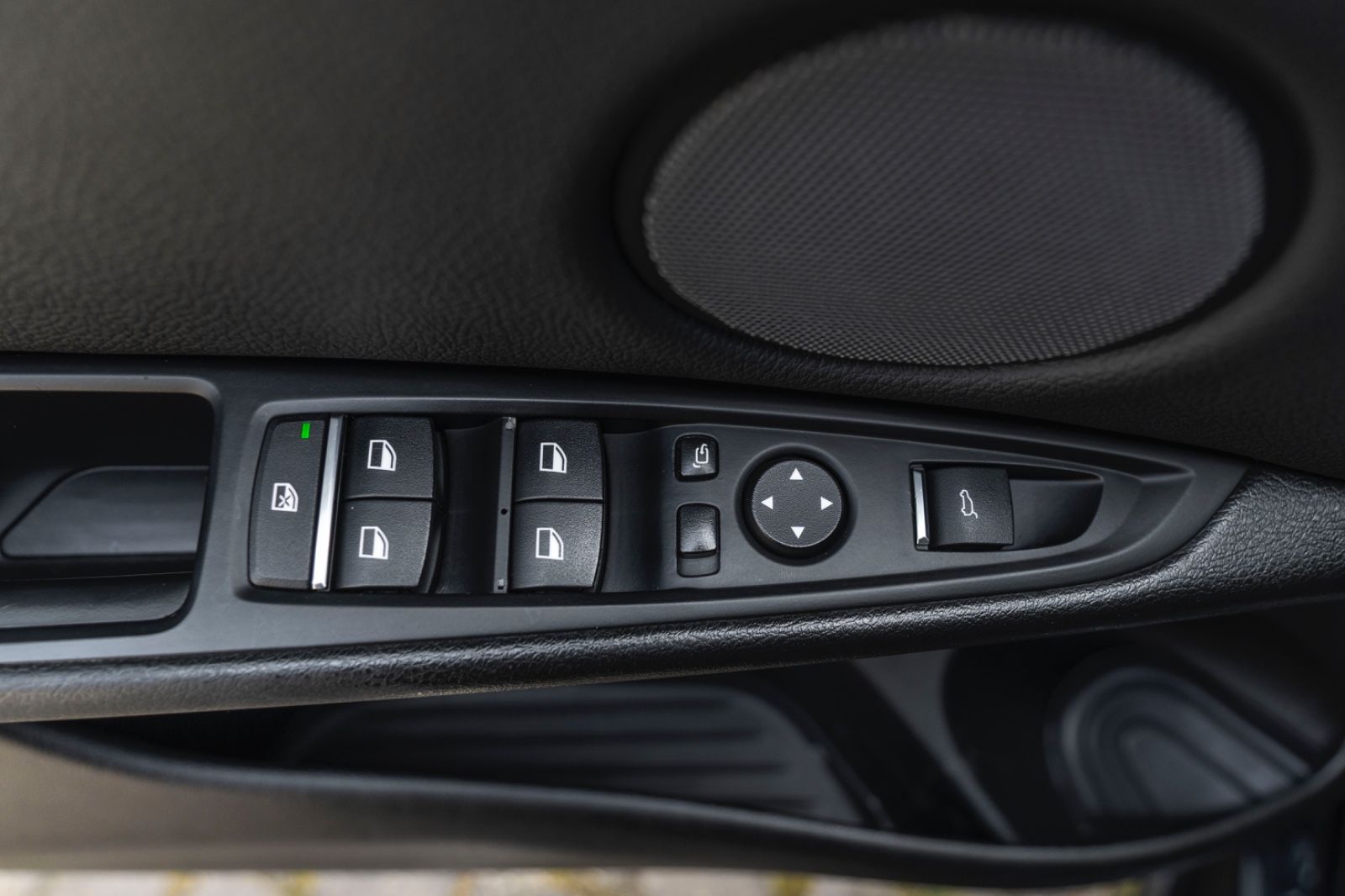 Fahrzeugabbildung BMW X6 xDrive35i M-Sport H&K KAM NAV M+S