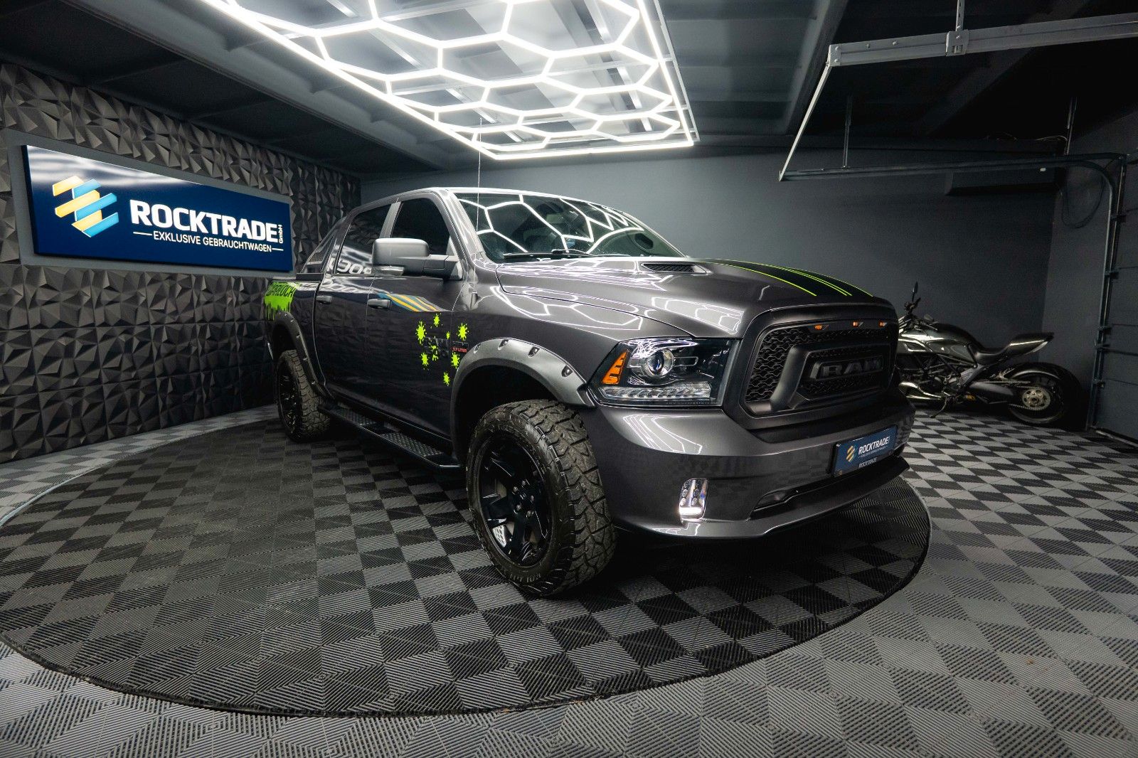 Fahrzeugabbildung Dodge RAM 5.7 V8 HEMI 4x4 Sport OFFROAD Night WARLOCK