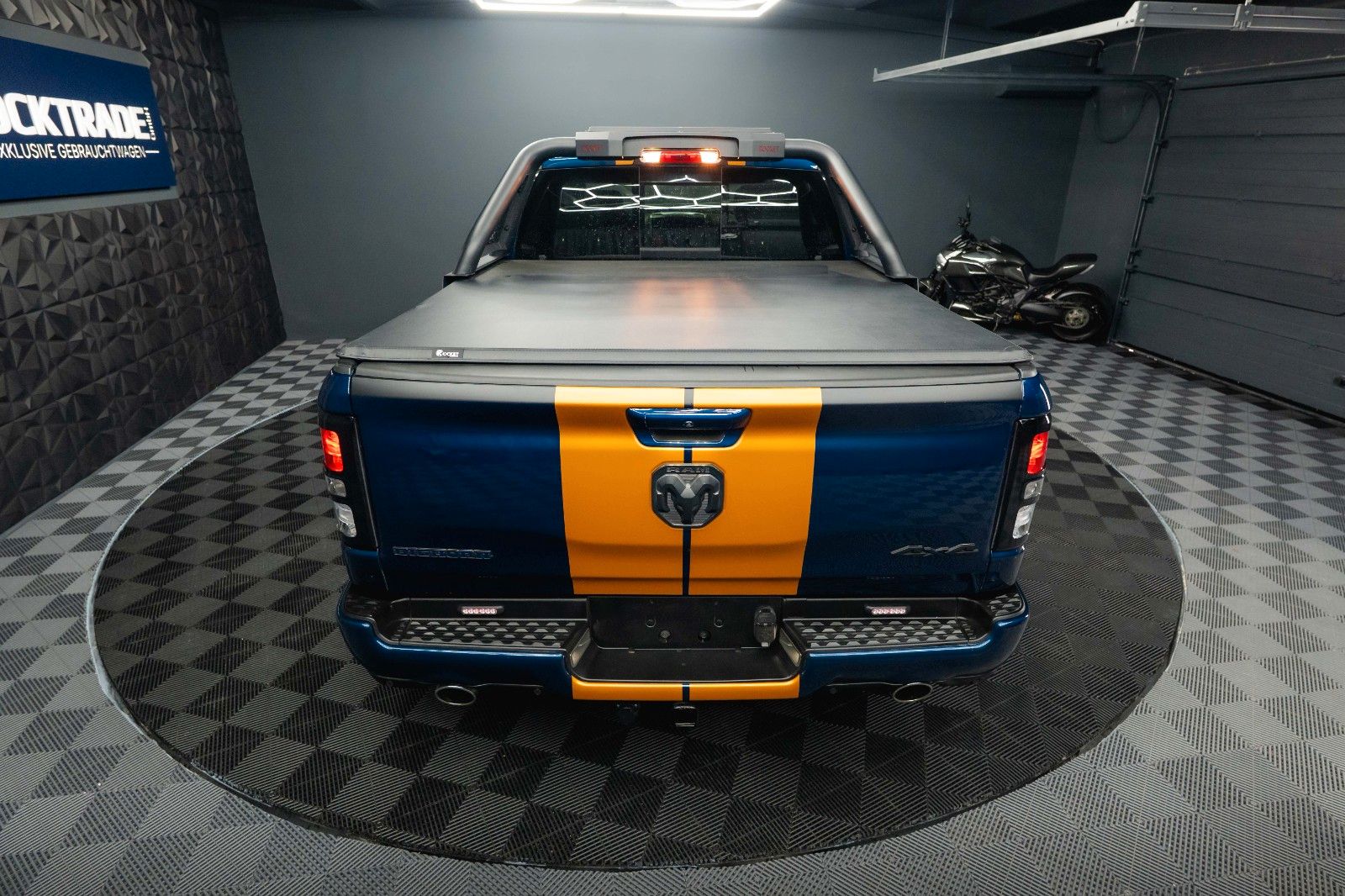 Fahrzeugabbildung Dodge RAM 5.7 V8 HEMI 4x4 OFFROAD Night-Paket *LED*19%