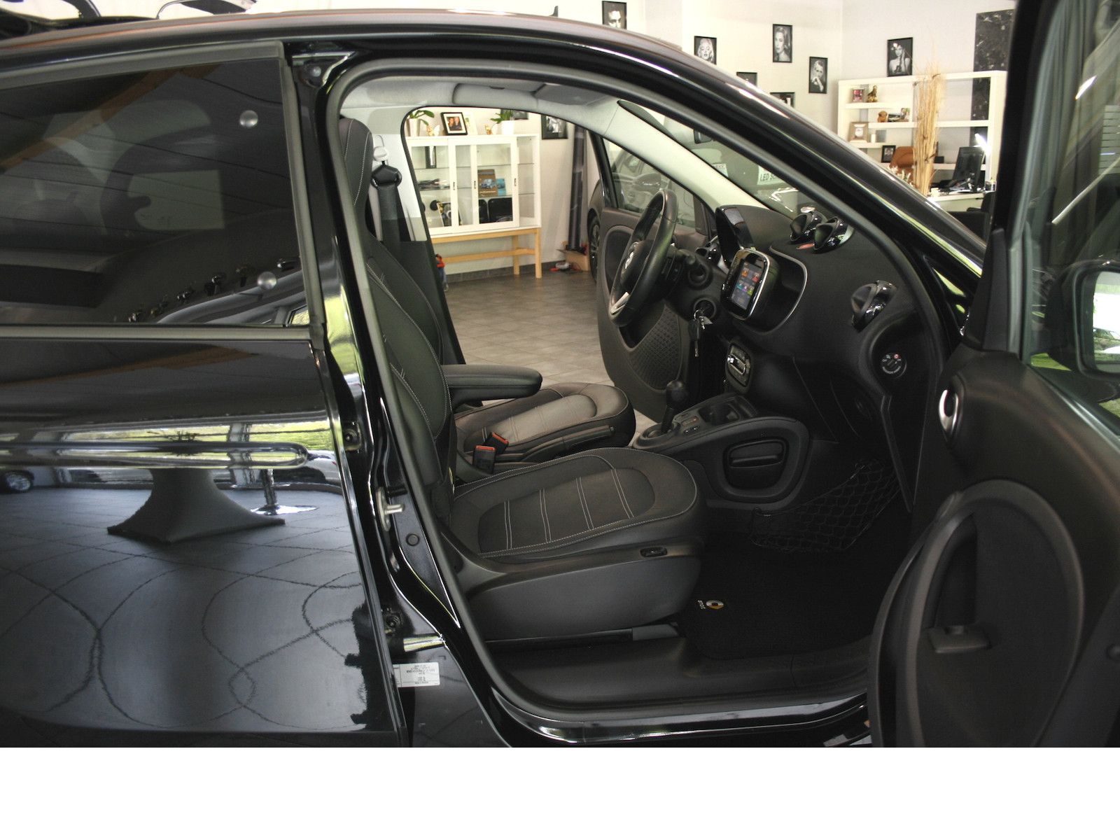Fahrzeugabbildung Smart ForFour Prime 66KW*Twinamic*Faltdach*Navi*Kamera