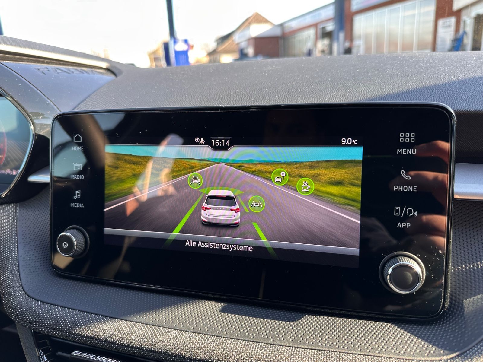 Fahrzeugabbildung SKODA Fabia 1.0 TSI DSG Selection LED/PDC/SHZG/APP/GRA