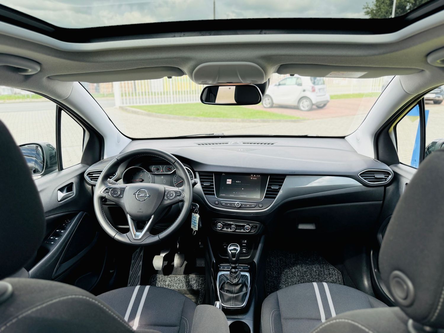 Fahrzeugabbildung Opel Crossland X 1,2 T ELEG., Navi, Panod, LED, RFK,