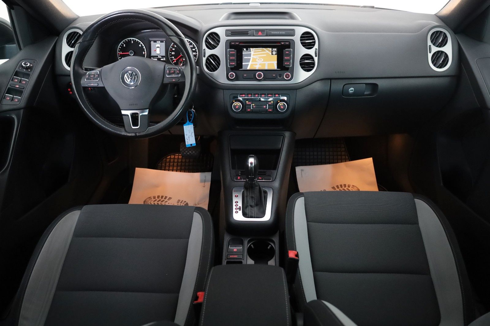 Fahrzeugabbildung Volkswagen Tiguan Life 4M Navi,SH,PDC,Park Assist,SR+WR