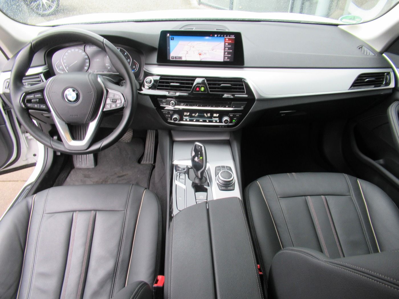 Fahrzeugabbildung BMW 520d xDrive Touring LCI-Modell 2 JAHRE GARANTIE