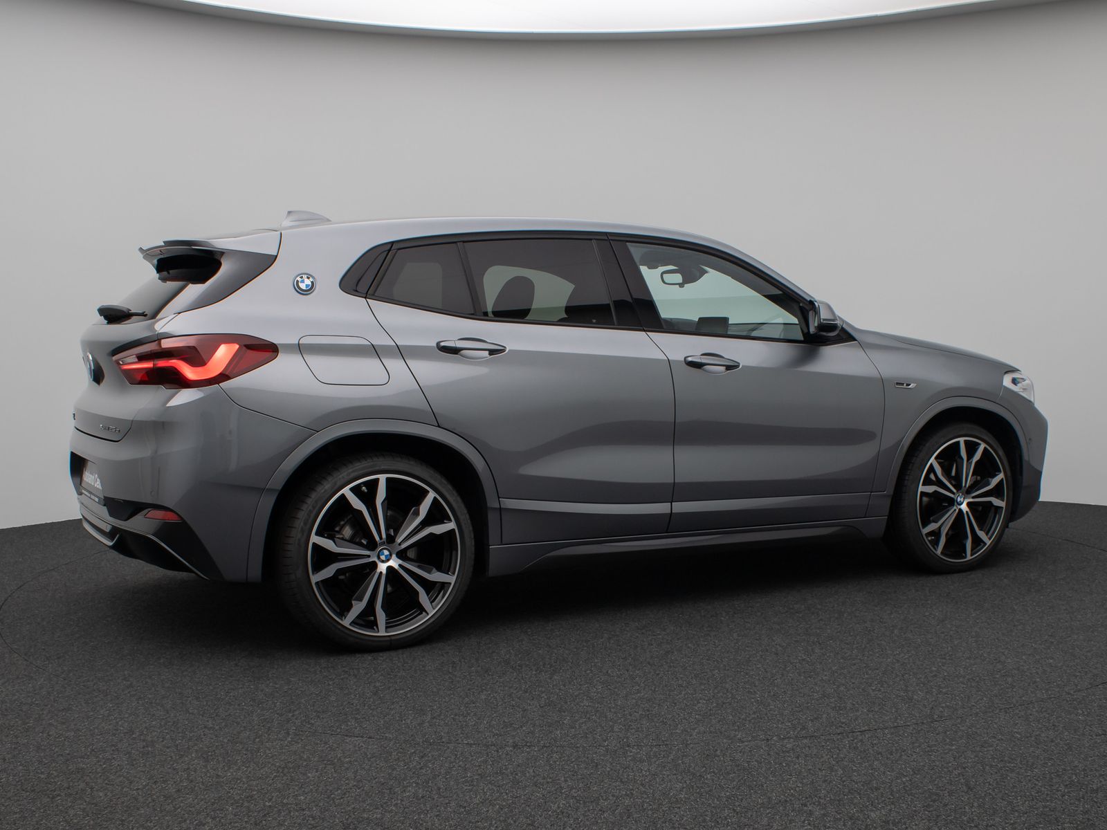Fahrzeugabbildung BMW X2 xD25e M Sport HUD DAB HiFi LED Alarm 20Zoll