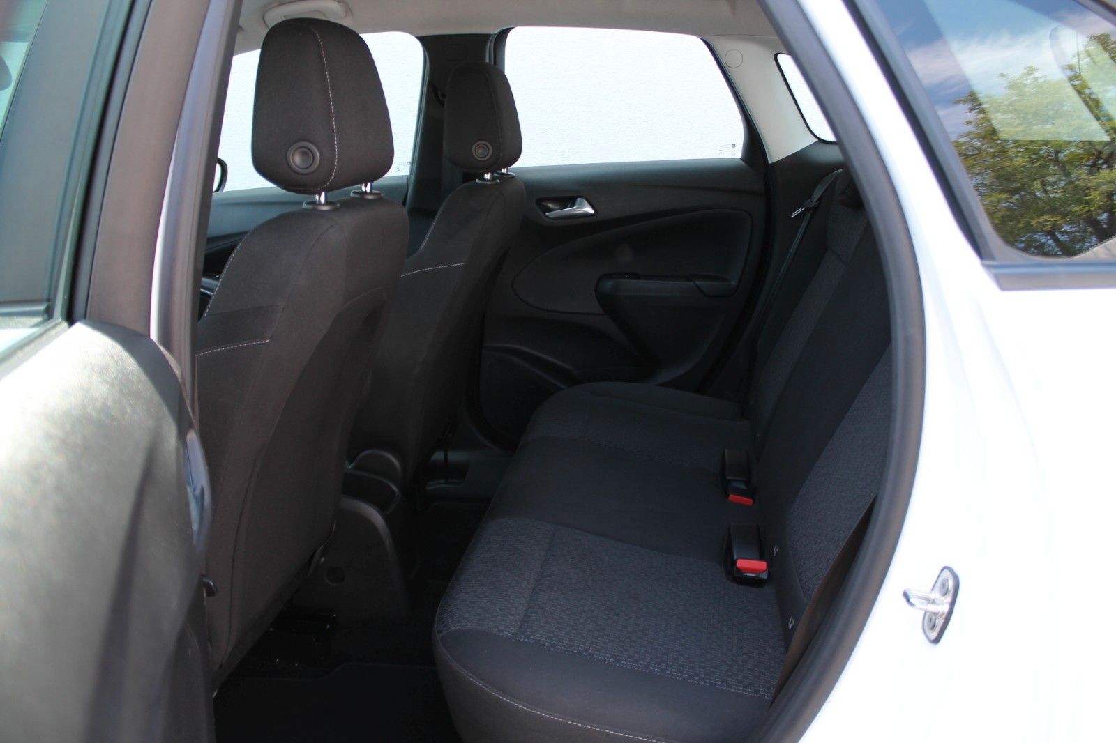 Fahrzeugabbildung Opel Crossland Edition 1.2T,Sitzhzg,LED,PP,Allwetter