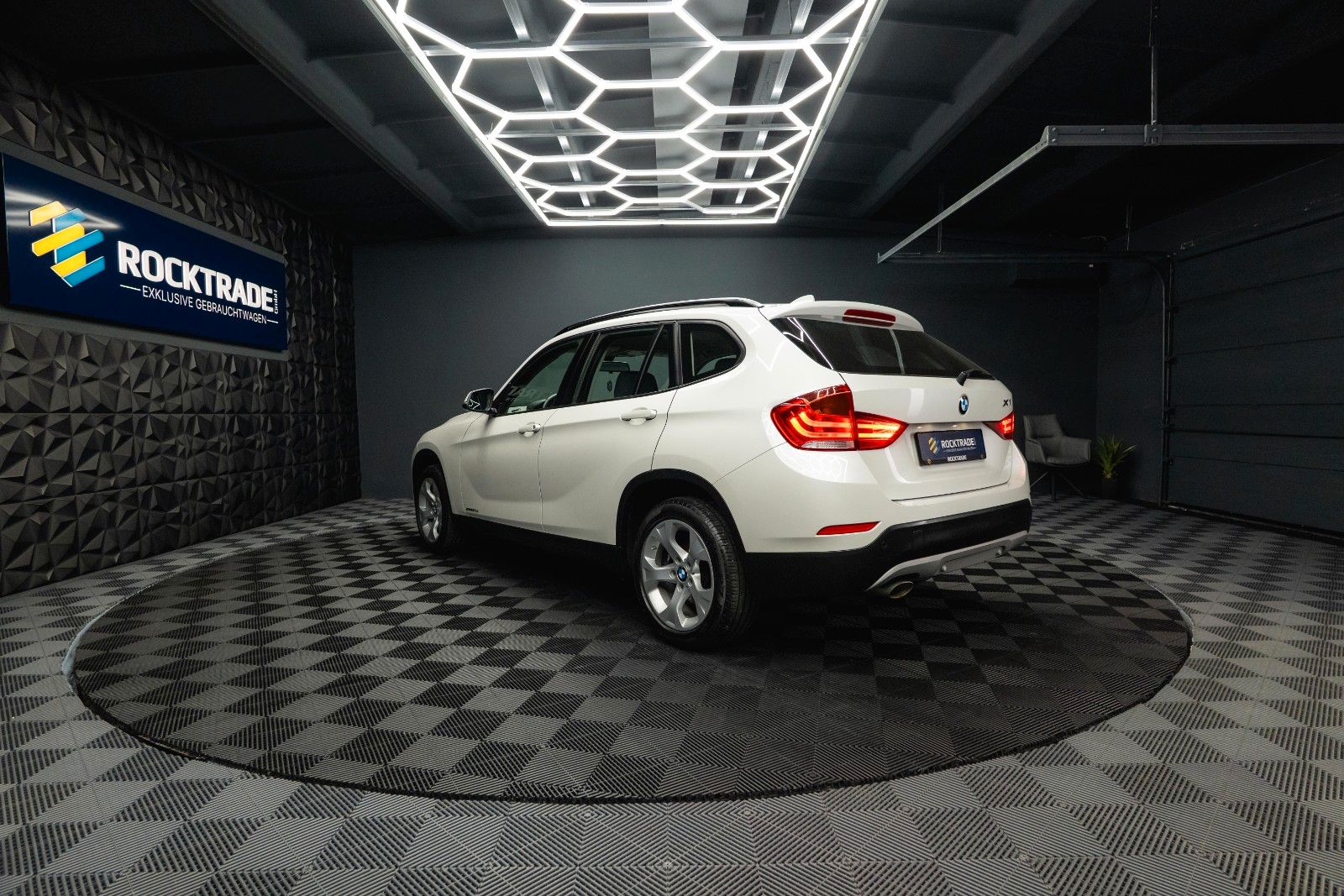 Fahrzeugabbildung BMW X1 xDrive20d Sport Line Autom. Bi-Xenon*Perlmutt