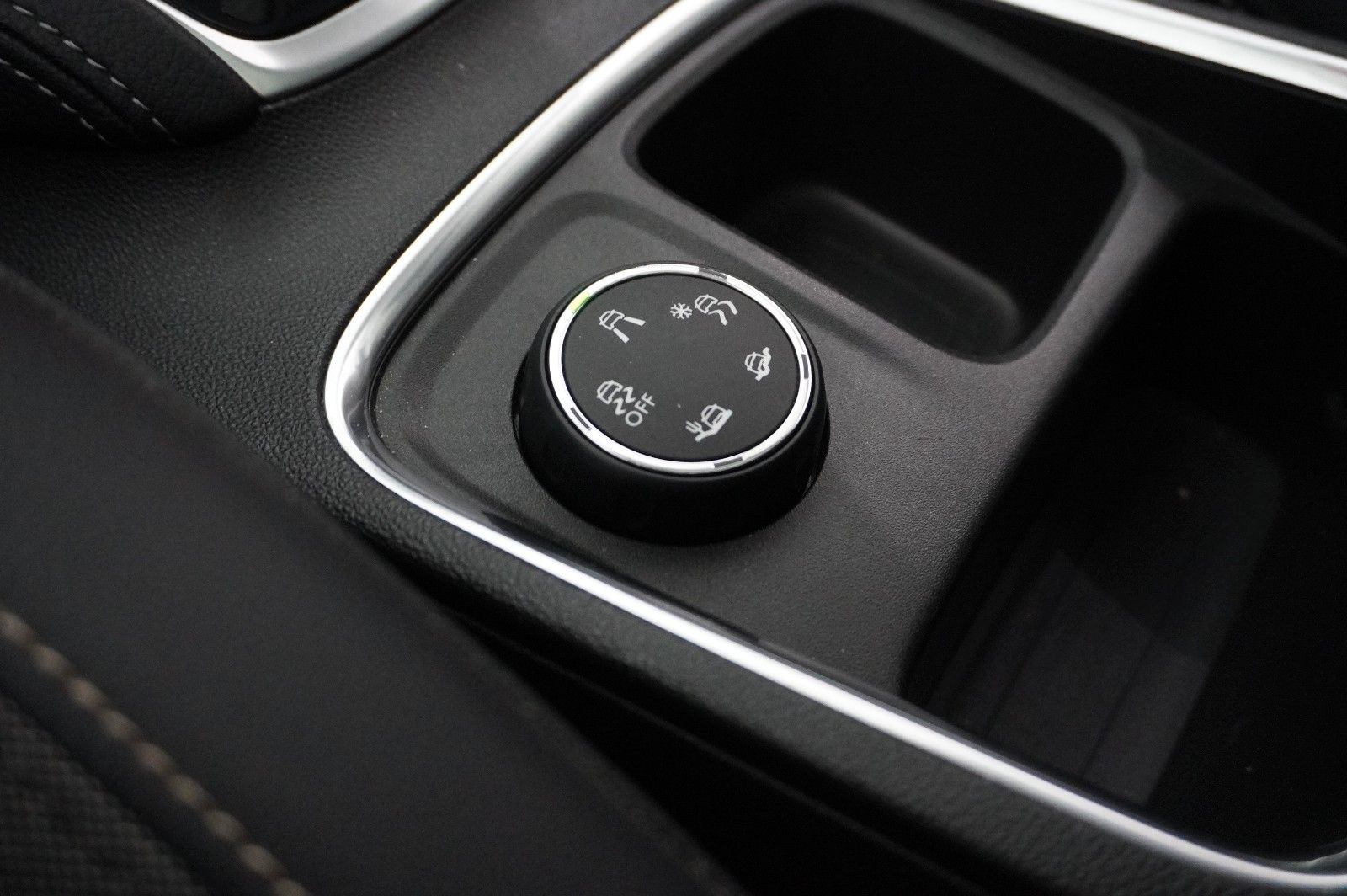Fahrzeugabbildung Opel Grandland (X) 1.2T INNOV. NAVI/LED/KAMERA/PANO.