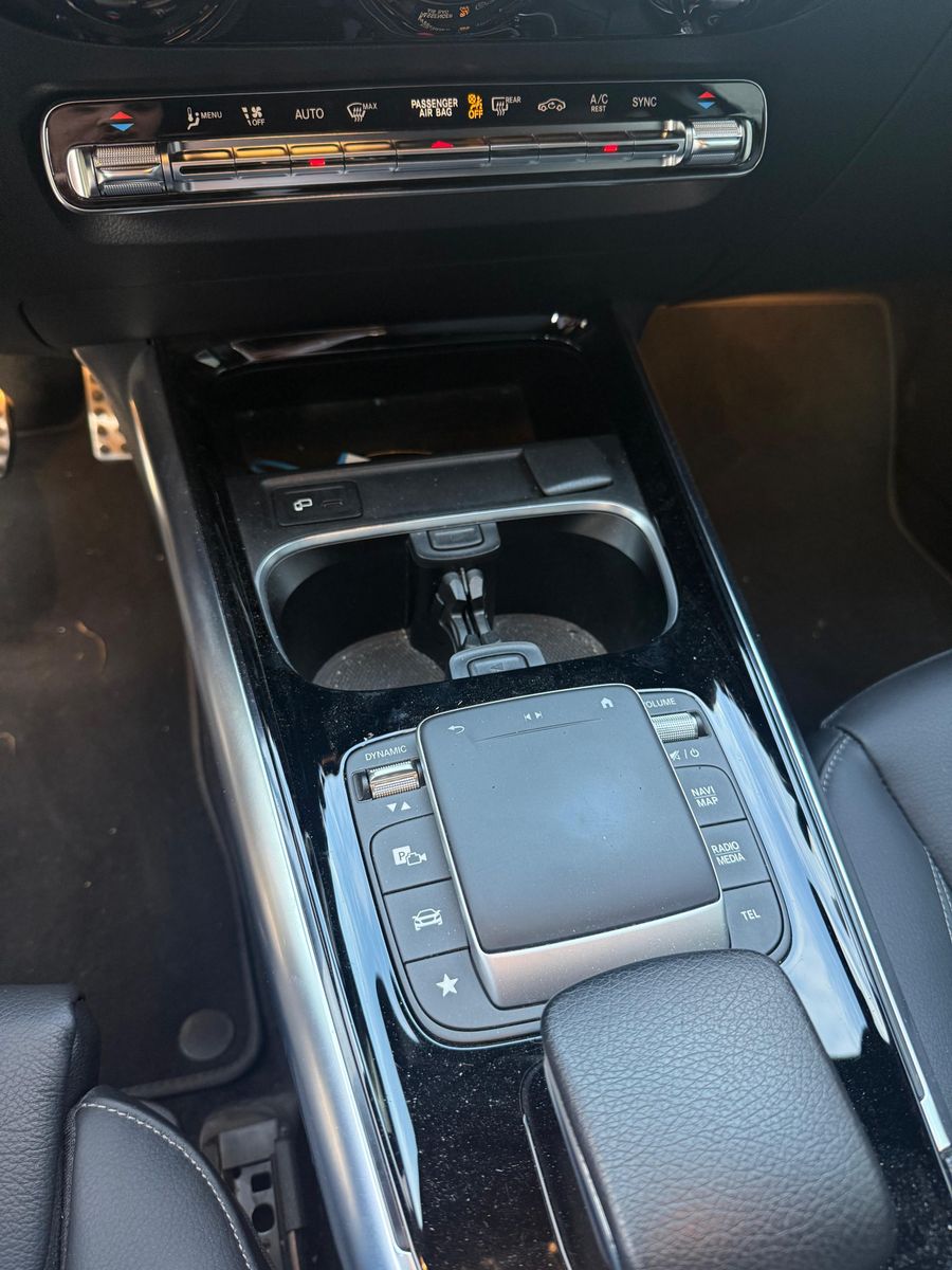 Fahrzeugabbildung Mercedes-Benz GLA 200 d 8G AMG-Line LED+NAV+SHZ+AHK+KAM+CARPL+