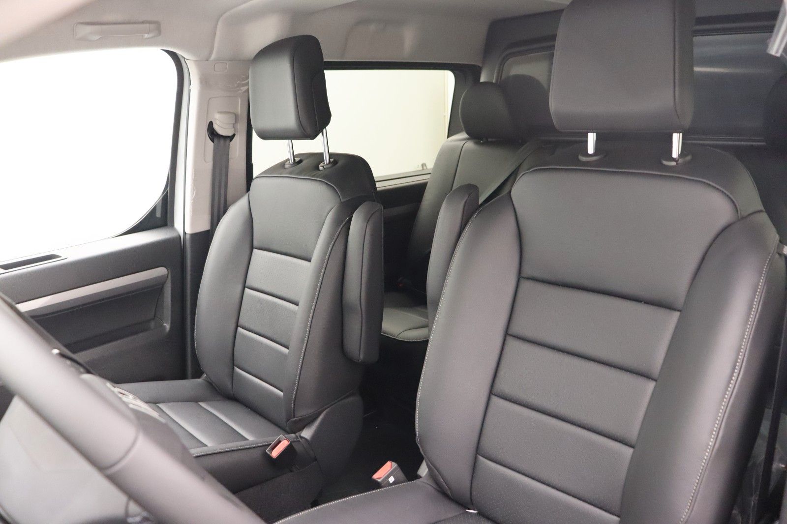 Fahrzeugabbildung Fiat Scudo Multicab   L3 2.0 145 MT6 LUXURY LEDER