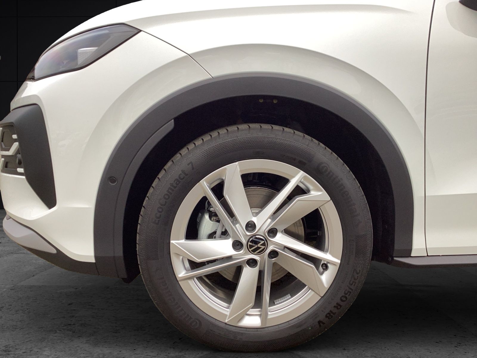 Fahrzeugabbildung Volkswagen T-Roc Life eTSI DSG LED+ ACC SH RearView Ambient