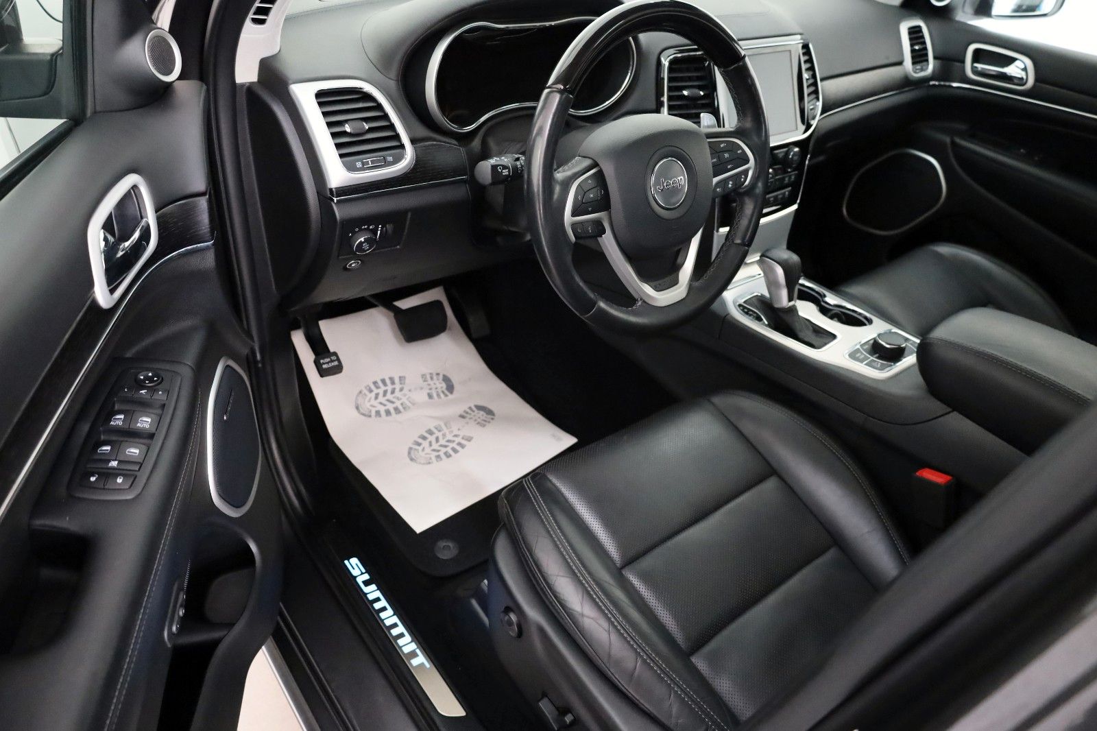 Fahrzeugabbildung Jeep Grand Cherokee 3.0CRD Summit Leder,Navi,Panorama