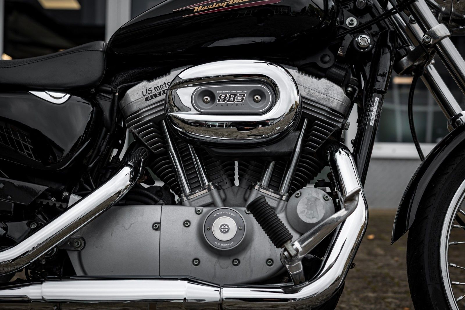 Fahrzeugabbildung Harley-Davidson XL883C CUSTOM SPORTSTER - VORVERLEGTE FUßRASTE