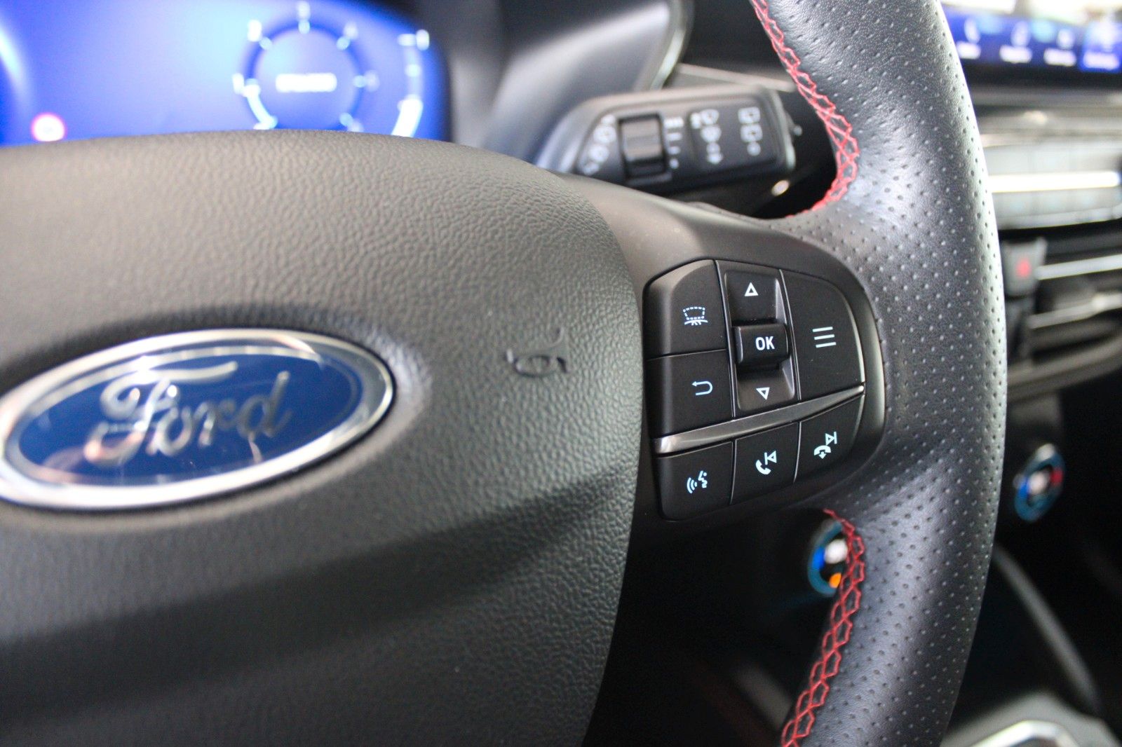 Fahrzeugabbildung Ford Kuga ST-Line X LED HUD Winter + Technologie Pak.