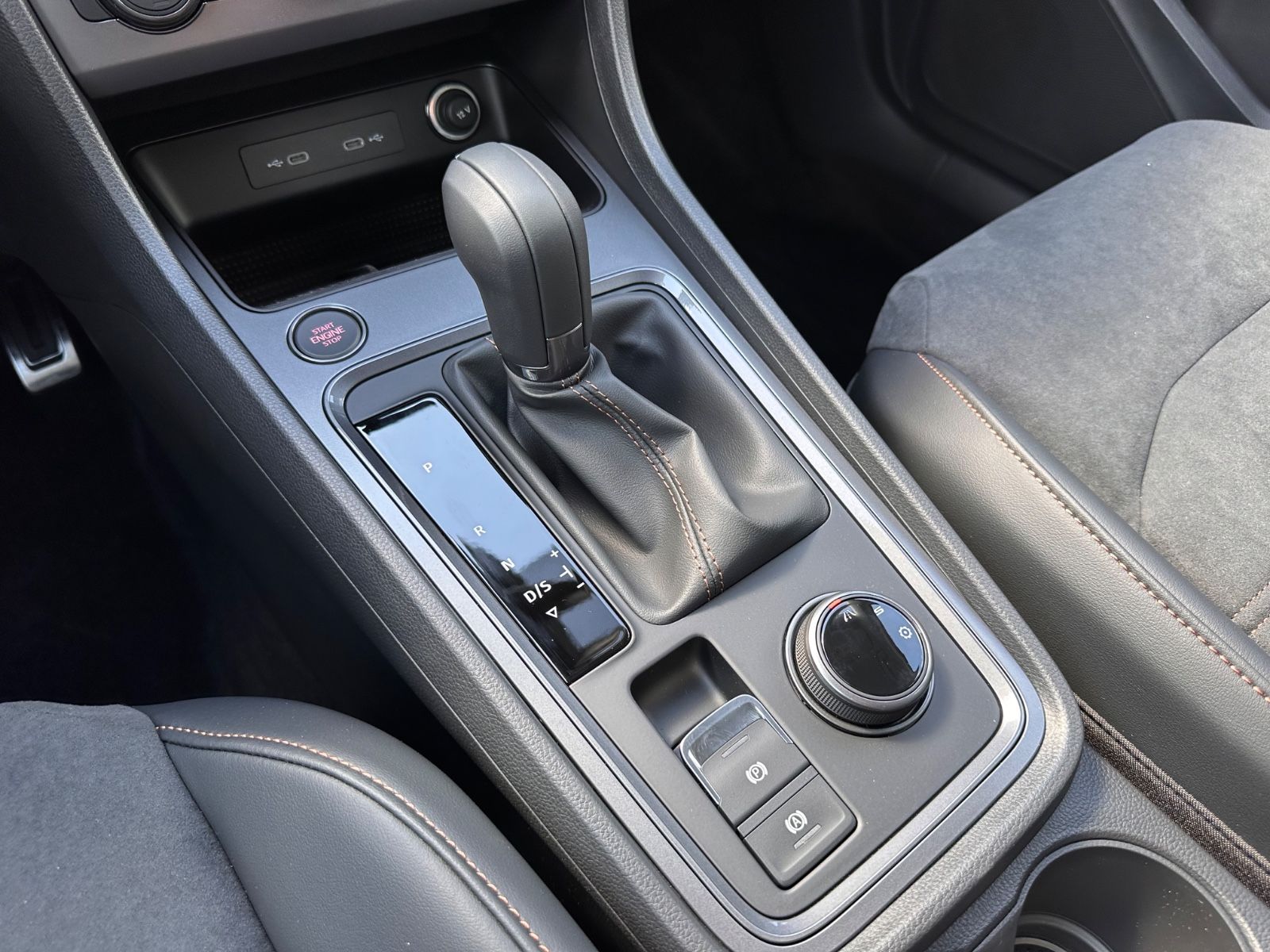 Fahrzeugabbildung CUPRA Ateca 1.5 TSI LED/Navi/APP/SHZG/LENKRADHZG/RFK