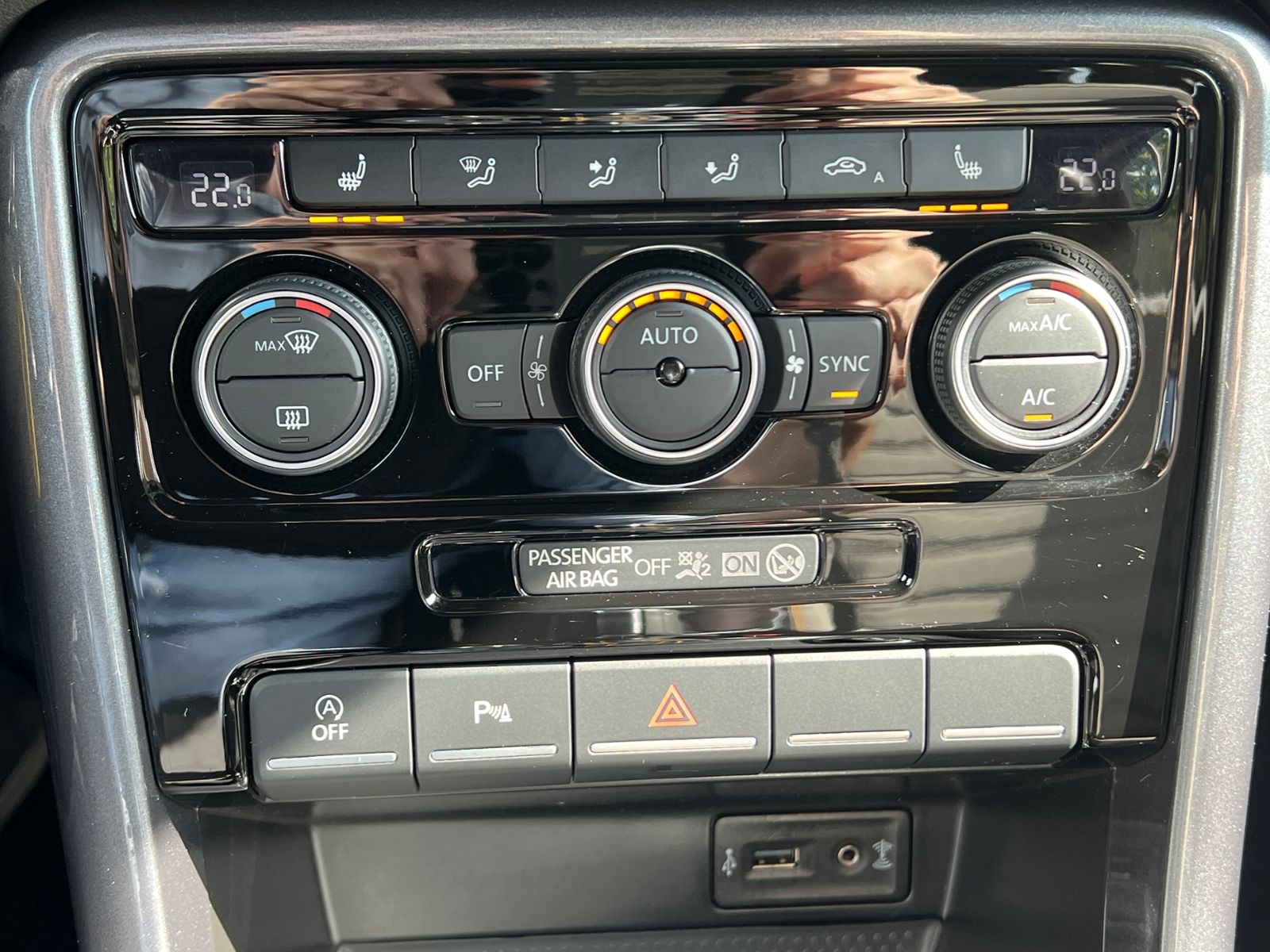Fahrzeugabbildung Volkswagen Beetle Cabrio Dune 2.0 TDI DSG *Xenon, Navi, Sit
