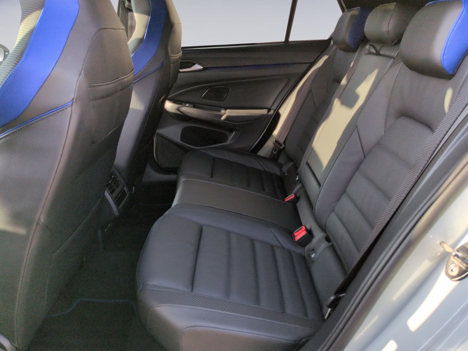 Golf VIII R BLACK EDITION 4MO AKRA+LEDER+PANO+