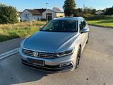Volkswagen Passat Variant 2.0 TDI 4M R-LINE, HEADUP - Volkswagen Passat Variant: Von Privat