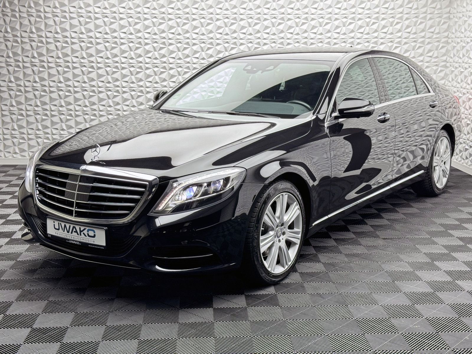 Fahrzeugabbildung Mercedes-Benz S 350d LANG/4MATIC/DISTRONIC/360°/ILS/LED/MEMORY