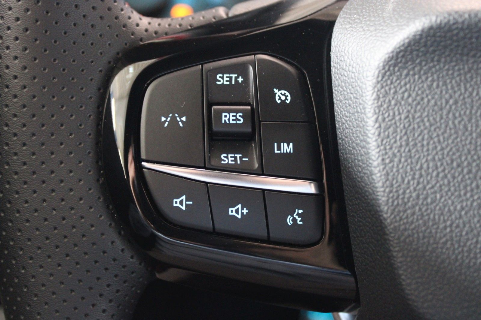 Fahrzeugabbildung Ford Puma MHEV ST-Line LED CAM el.Heckklappe WinterP.