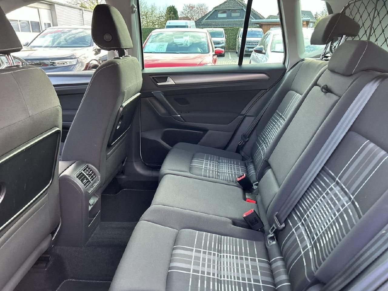 Fahrzeugabbildung Volkswagen Golf Sportsvan VII Lounge BMT/Start-Stopp